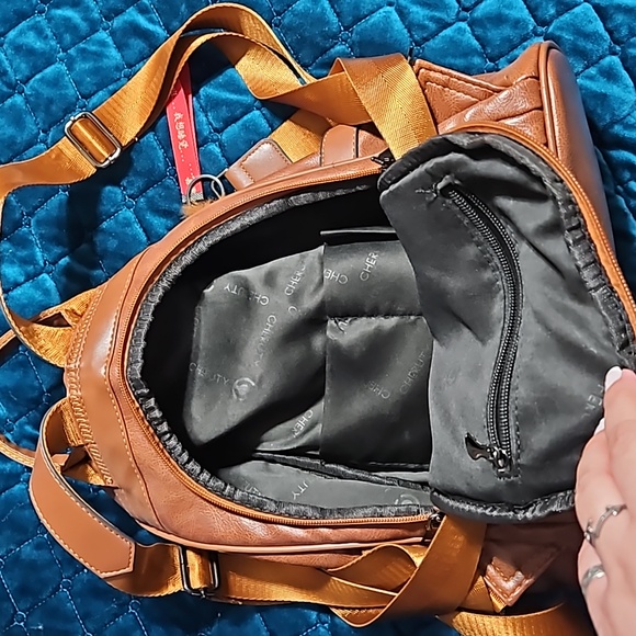 Back pack - Picture 3 of 4